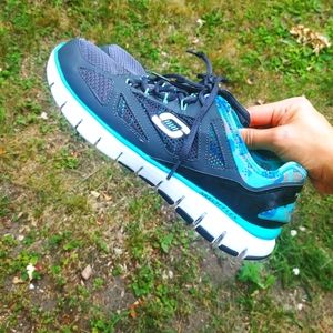 Skechers Relaxed Fit Memory Foam